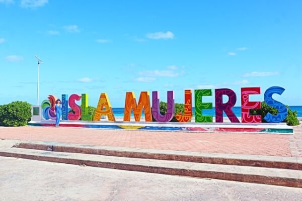 Excursión a Isla Contoy e Isla Mujeres - Imagen 2